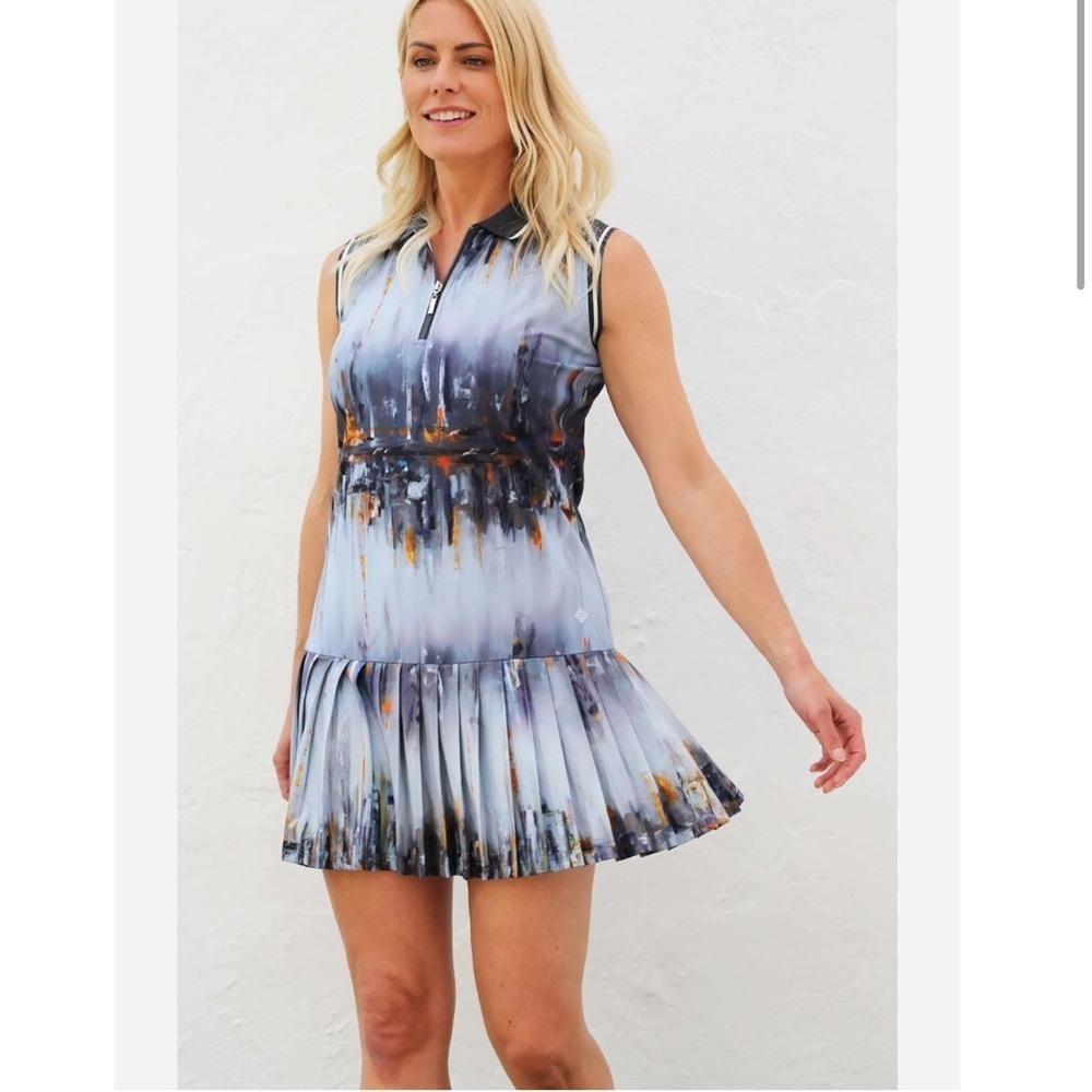 Famara Women’s Pleated Golf Skirt Dress Size M in Docklands